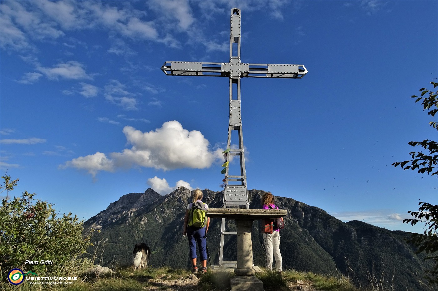 41 Alla croce del Monte Castello (1425 m).JPG